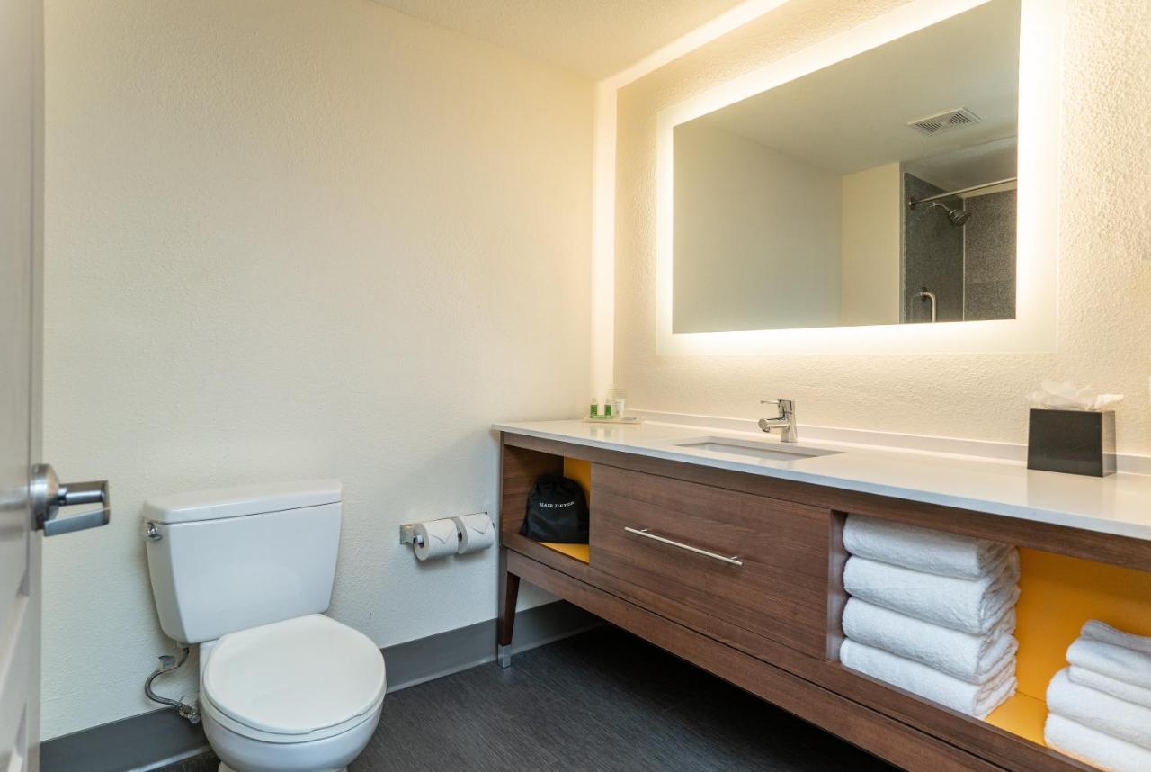 Holiday Inn Hotel & Suites Beaufort At Highway 21 By Ihg Eksteriør billede